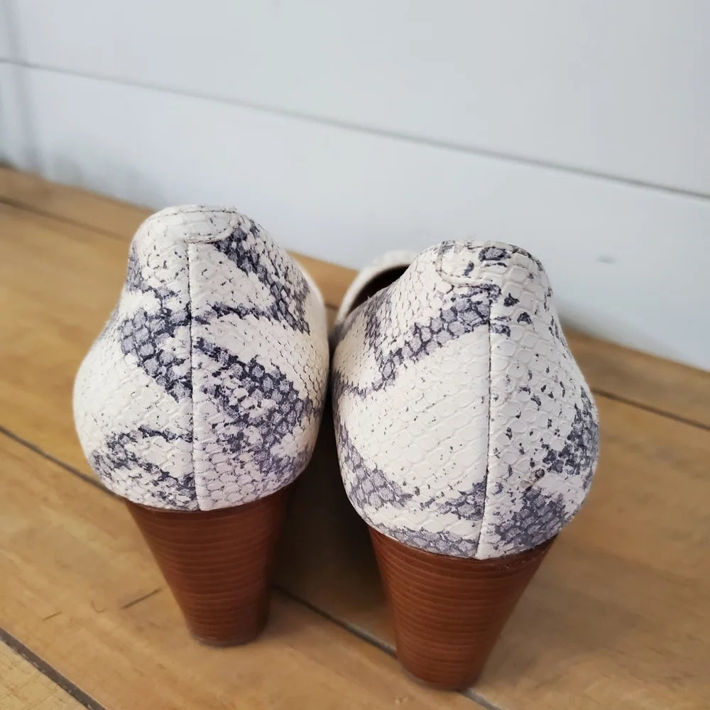 Cole haan snakeskin cream gray wedge heel shoes